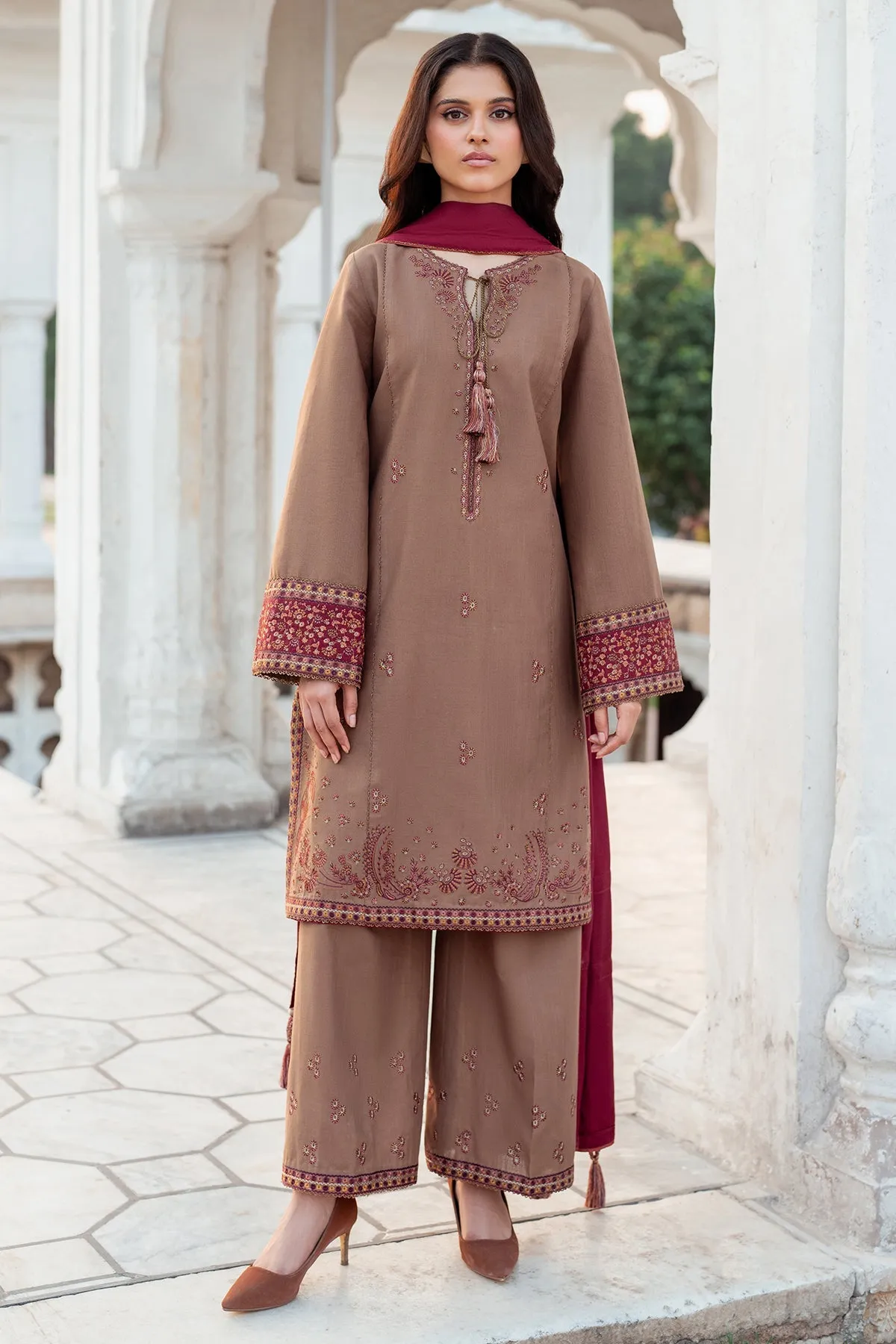 Jazmin Delia Fall/Winter – Embroidered Slub Khaddar D8