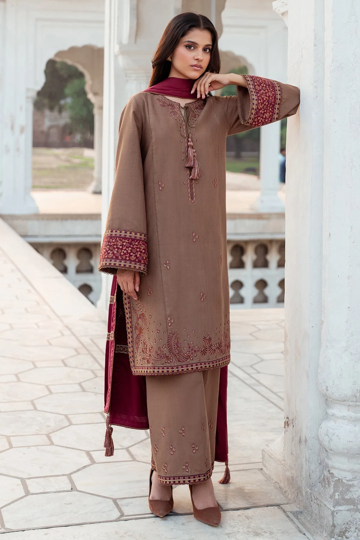 Jazmin Delia Fall/Winter – Embroidered Slub Khaddar D8