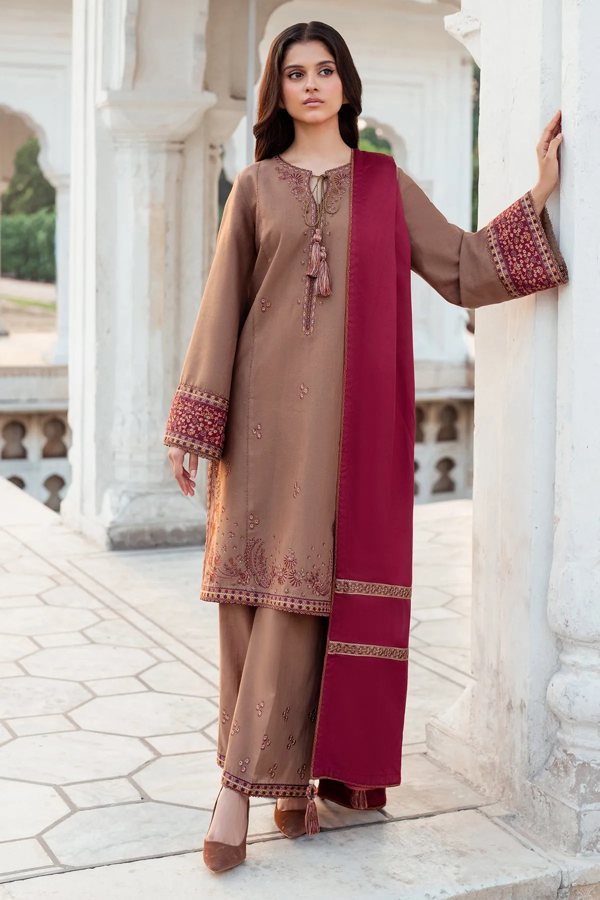 Jazmin Delia Fall/Winter – Embroidered Slub Khaddar D8