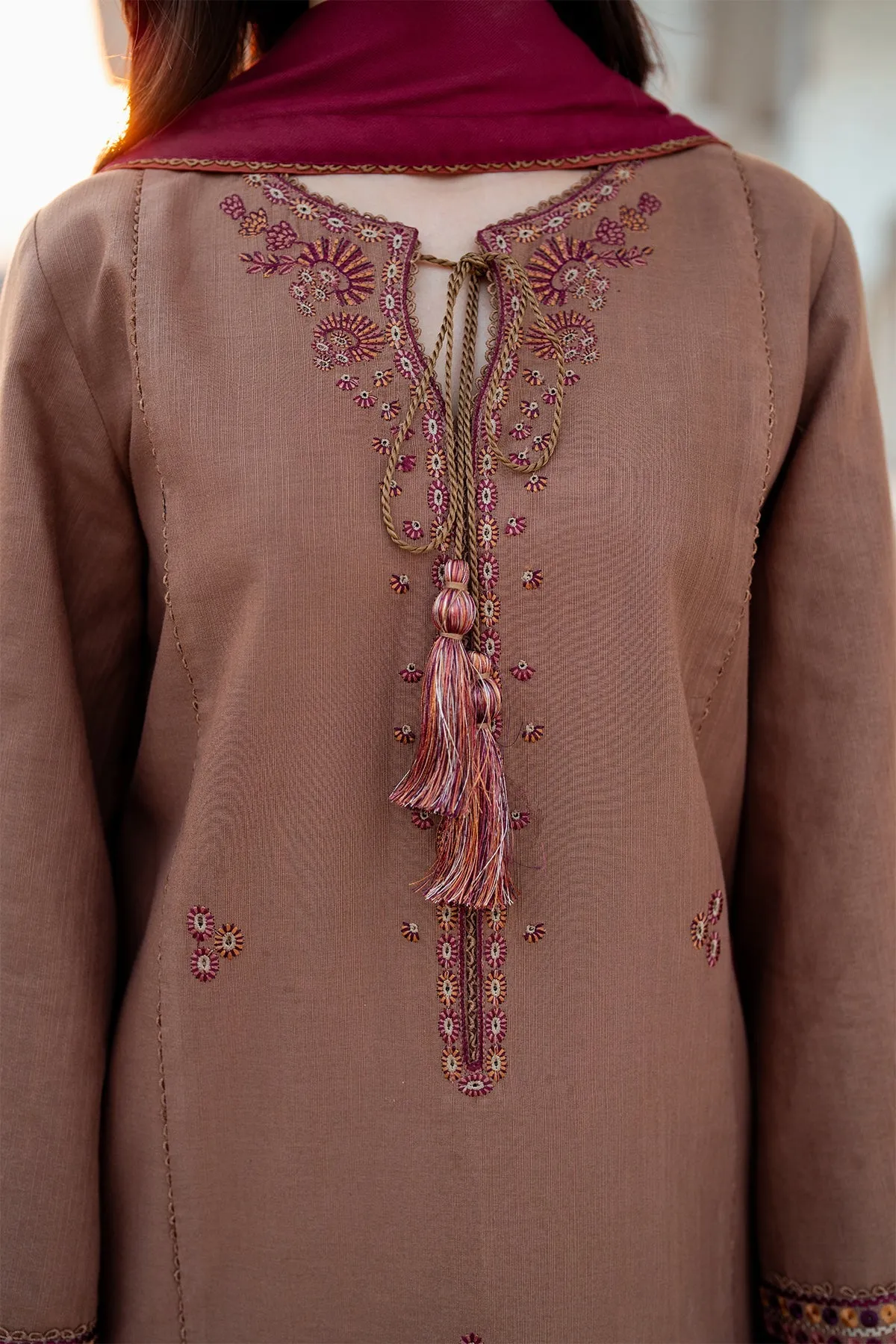 Jazmin Delia Fall/Winter – Embroidered Slub Khaddar D8