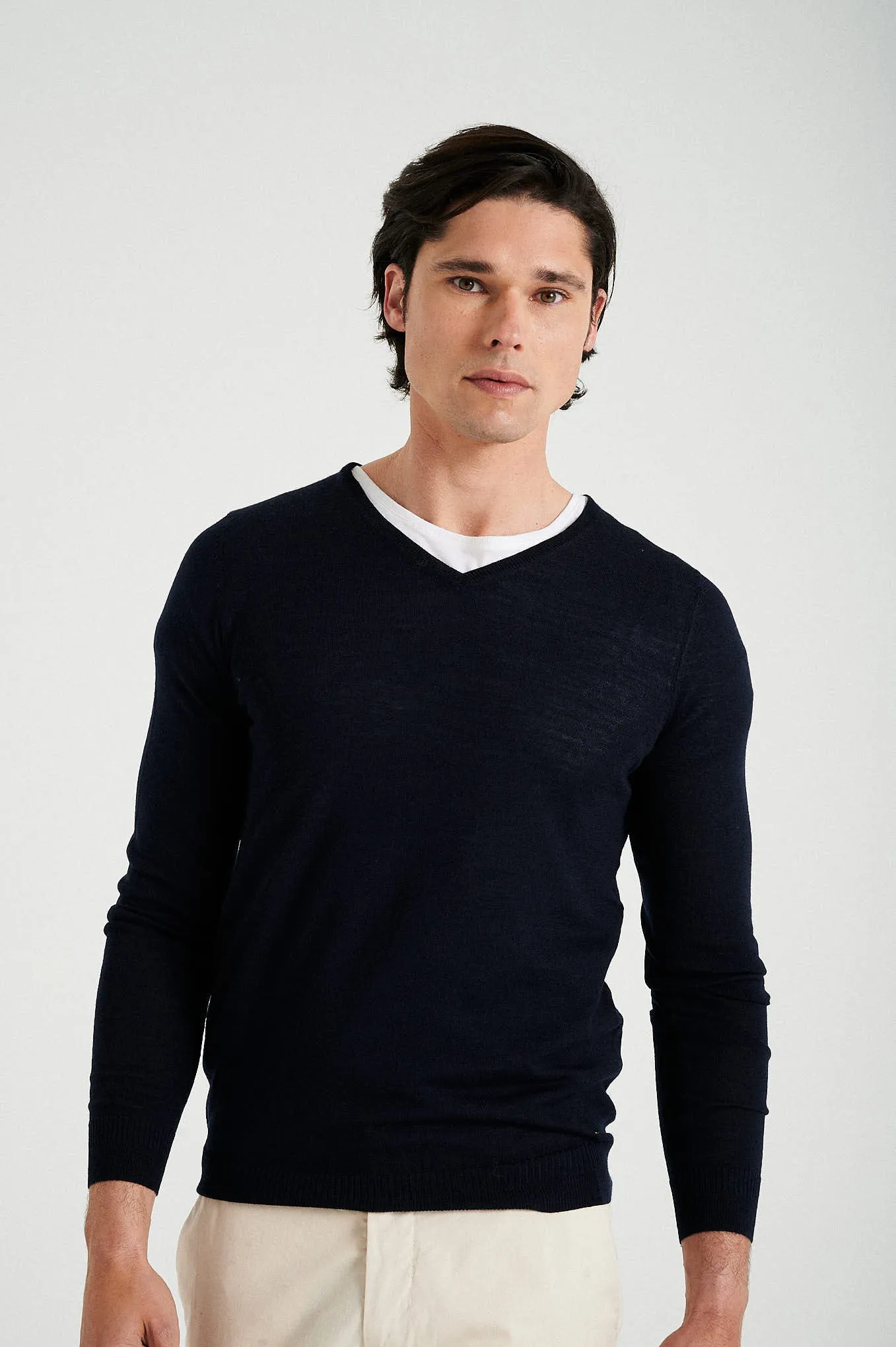 Men's extrafine merino wool V neck sweater