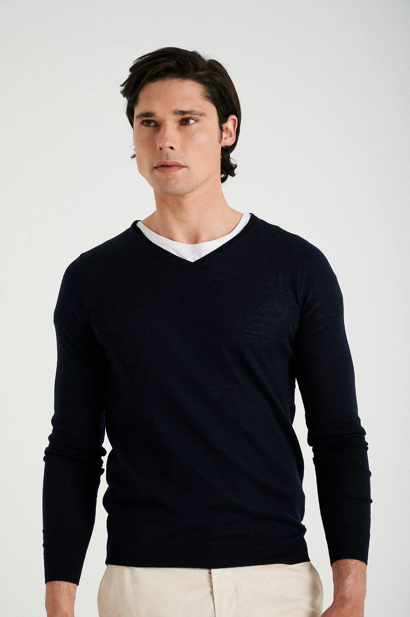 Men's extrafine merino wool V neck sweater