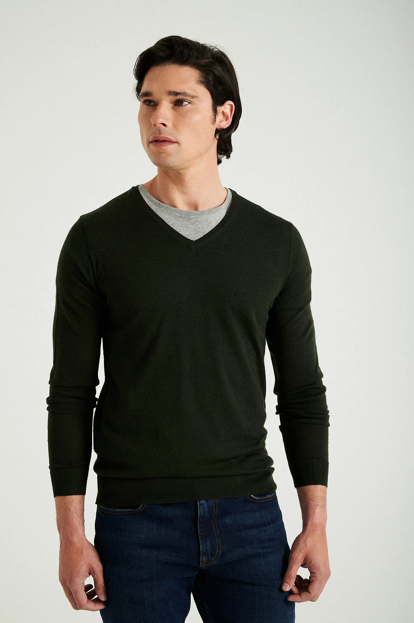 Men's extrafine merino wool V neck sweater