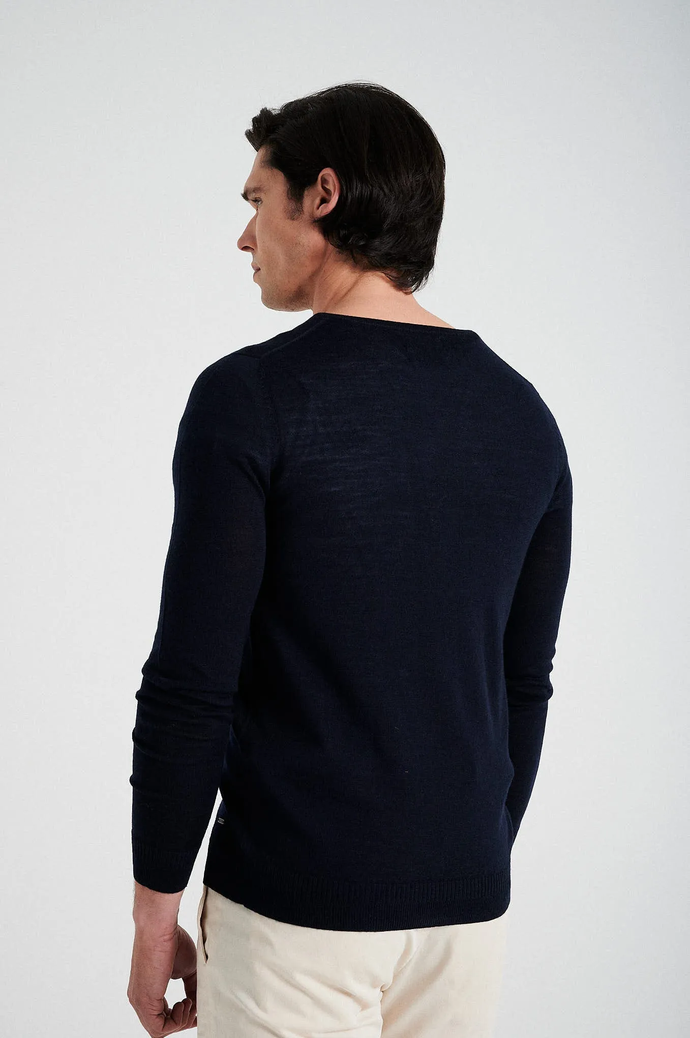 Men's extrafine merino wool V neck sweater