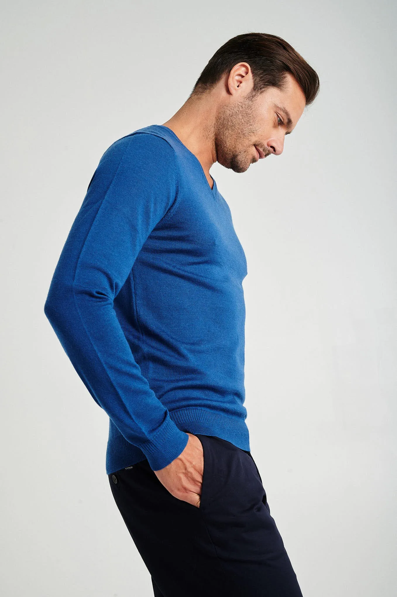 Men's extrafine merino wool V neck sweater