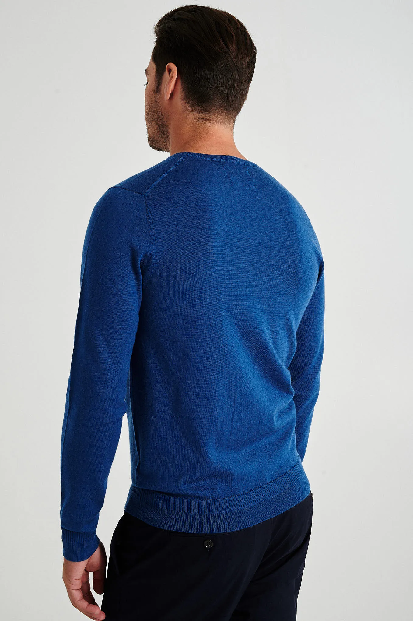 Men's extrafine merino wool V neck sweater