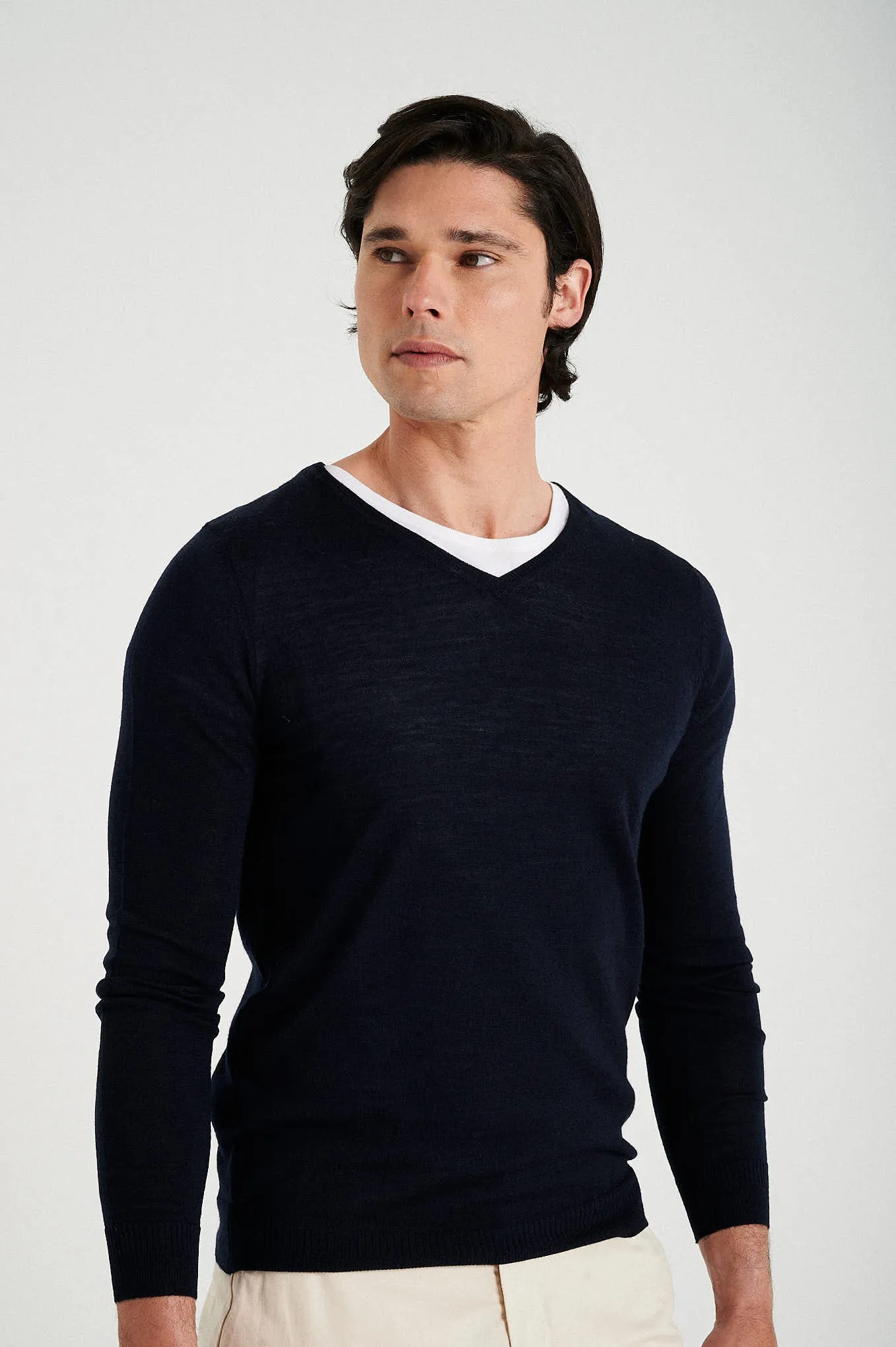 Men's extrafine merino wool V neck sweater