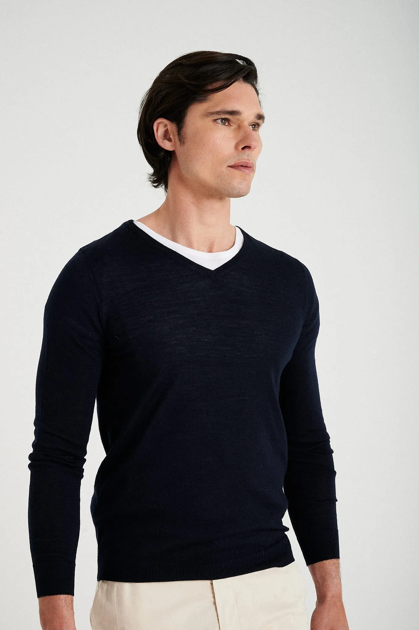 Men's extrafine merino wool V neck sweater