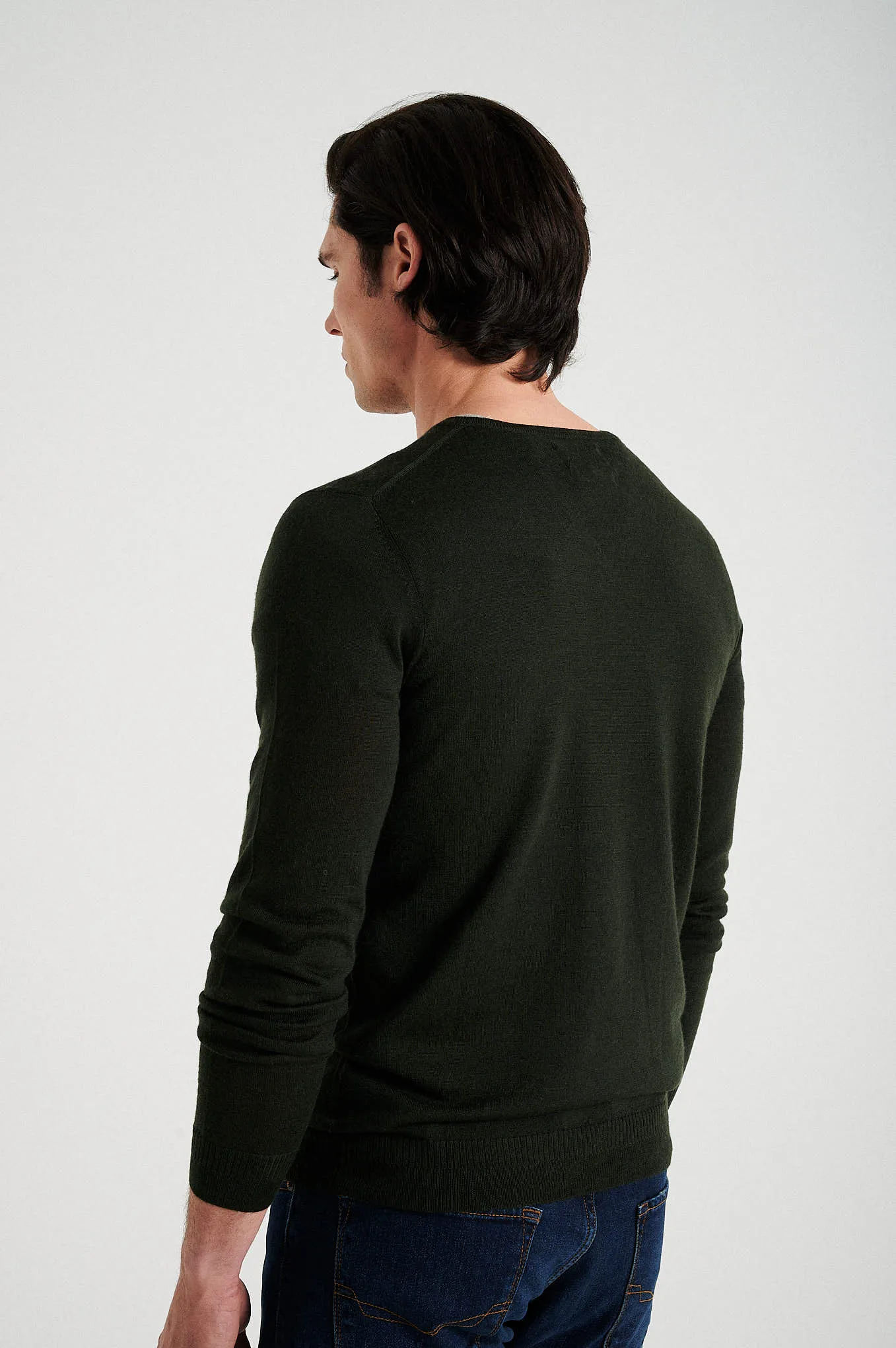 Men's extrafine merino wool V neck sweater