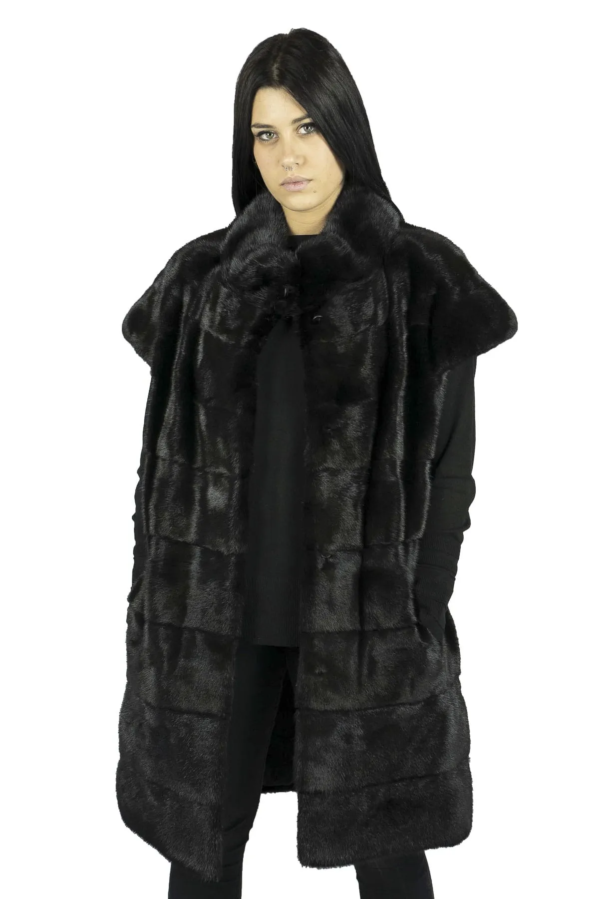 Vest in mink with shoulder pads